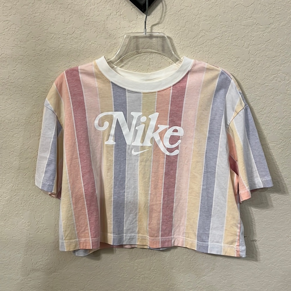 nike pastel crop top